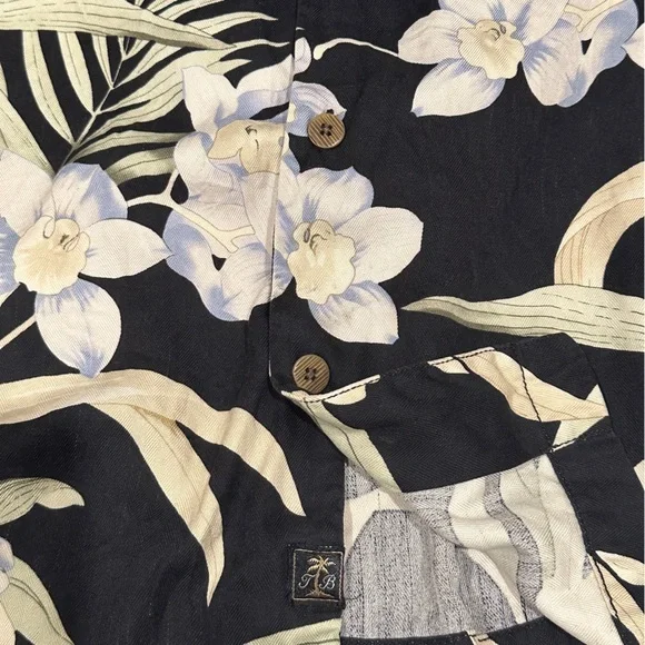 TOMMY BAHAMA Mens Hawaiian Shirt 100% Silk Short Sleeve Tropical Floral Size XXL - Picture 6 of 13